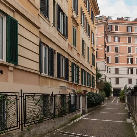 Guesthost - Trastevere Station Bright With Terrace